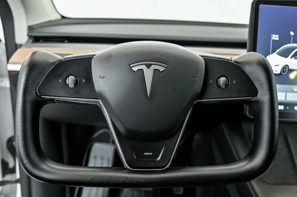 Used 2021 White Tesla Long Range image 18