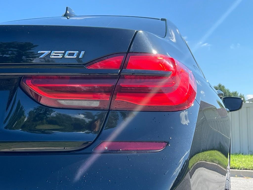 Used 2019 Black Sapphire Metallic BMW 750i xDrive image 12