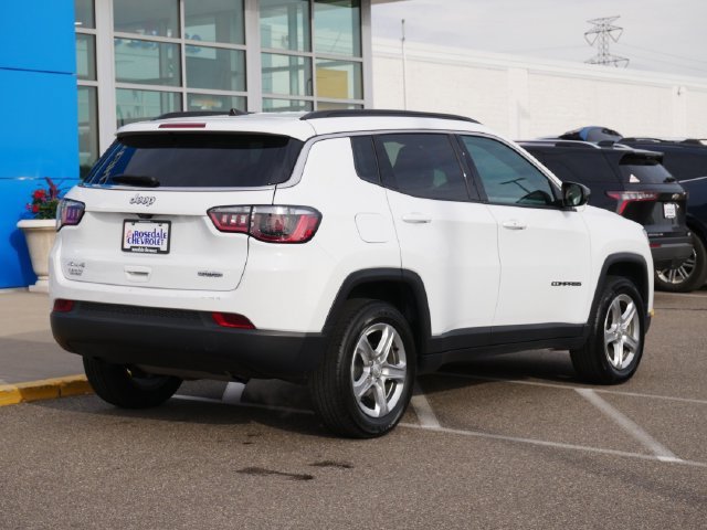 Used 2024 White Jeep Latitude image 26