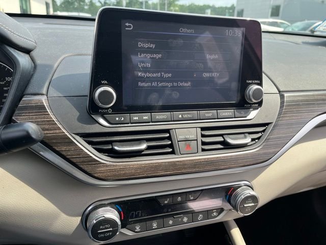 Used 2022 White Nissan 2.5 SL image 16