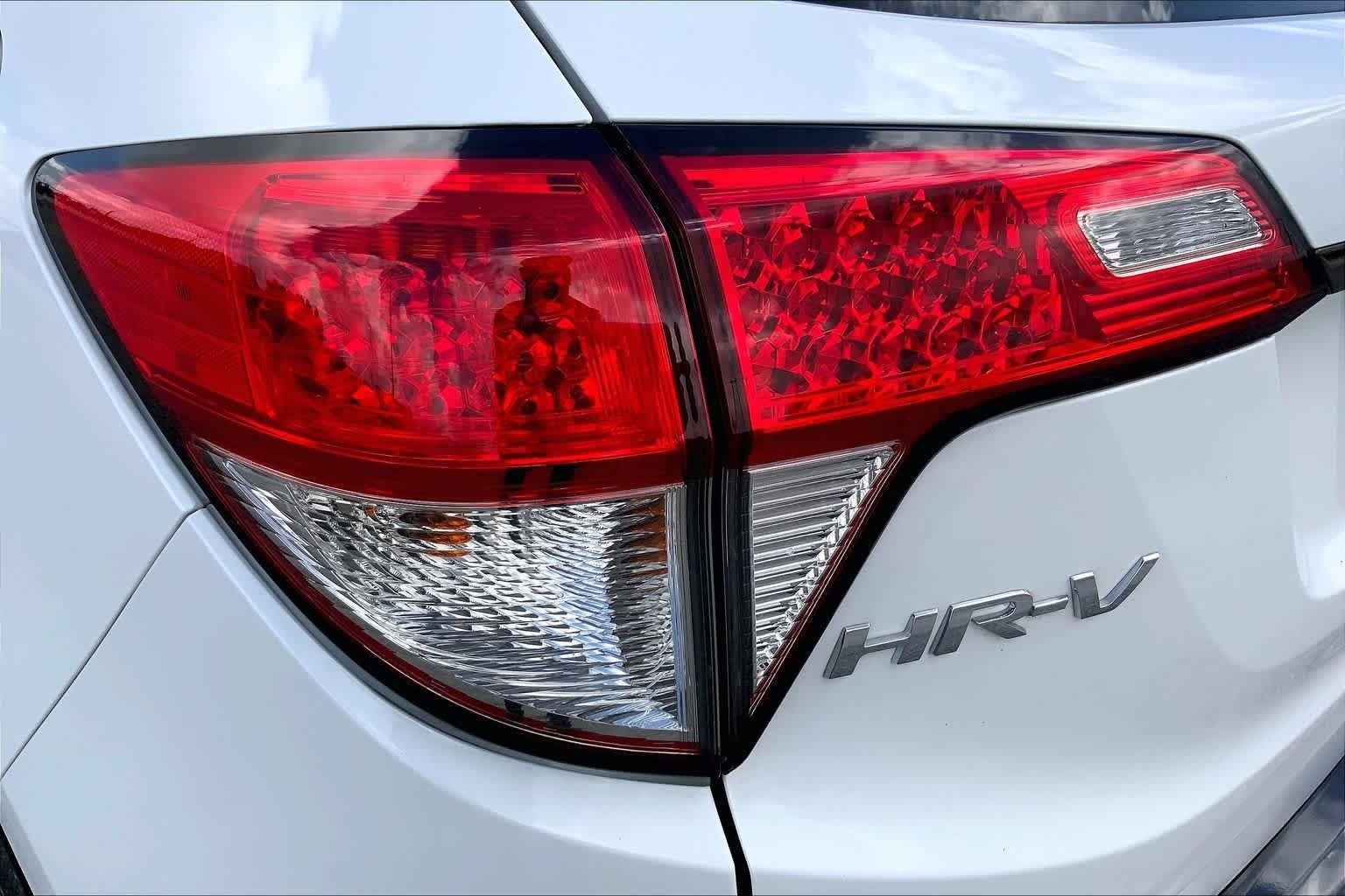 Used 2022 Platinum White Pearl Honda Sport image 28