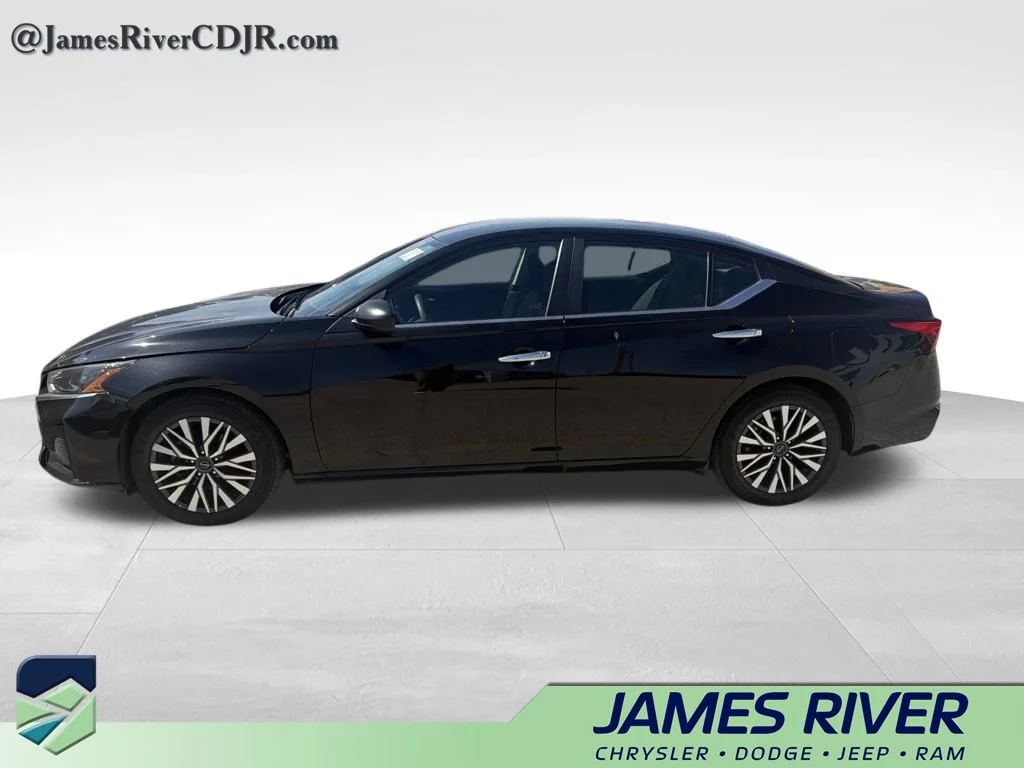 Used 2025 Black Nissan 2.5 SV image 4