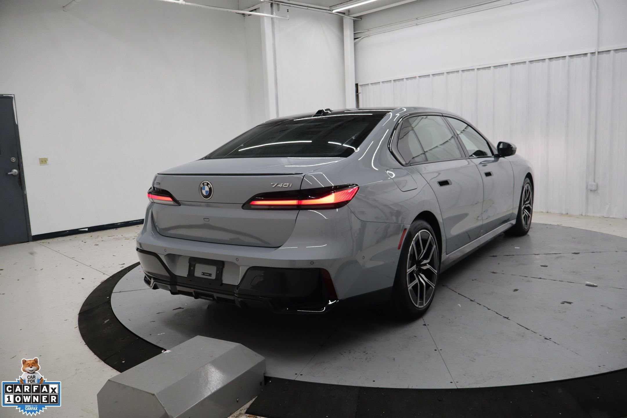 Used 2026 Black BMW 740i xDrive image 3