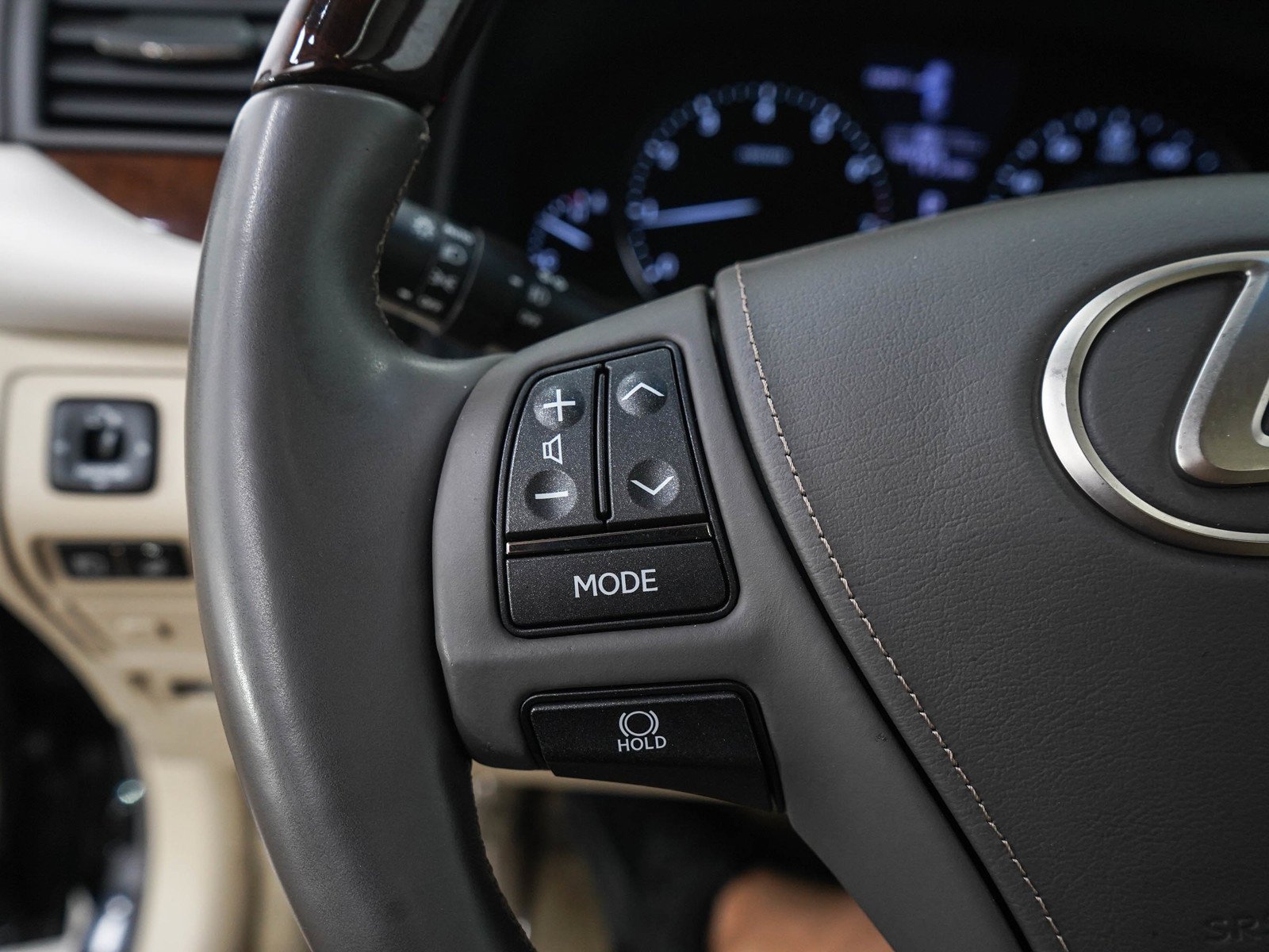 Used 2015 Obsidian Lexus 460 image 25