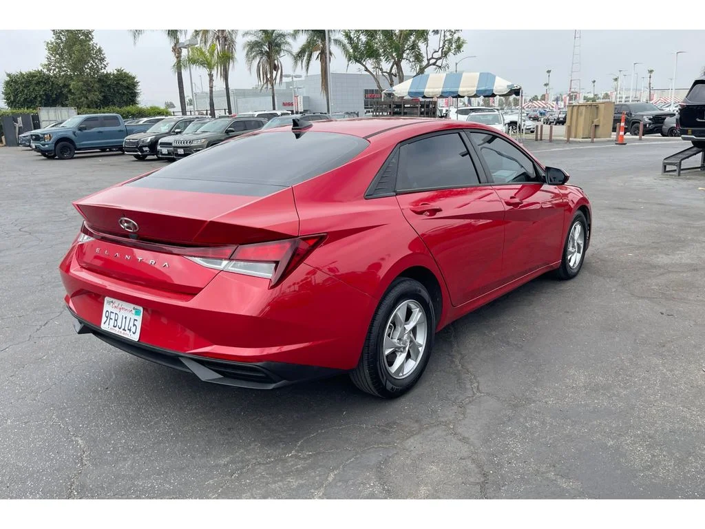 Used 2021 Calypso Red Hyundai SE image 5