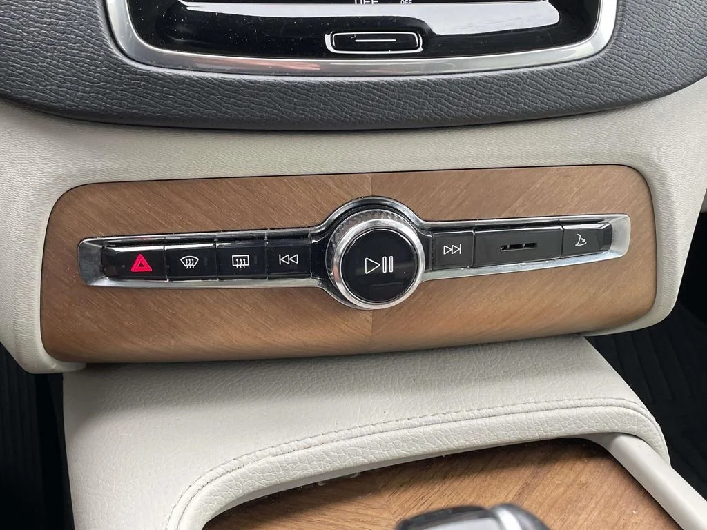 2021 Volvo XC90 Momentum - Photo 18