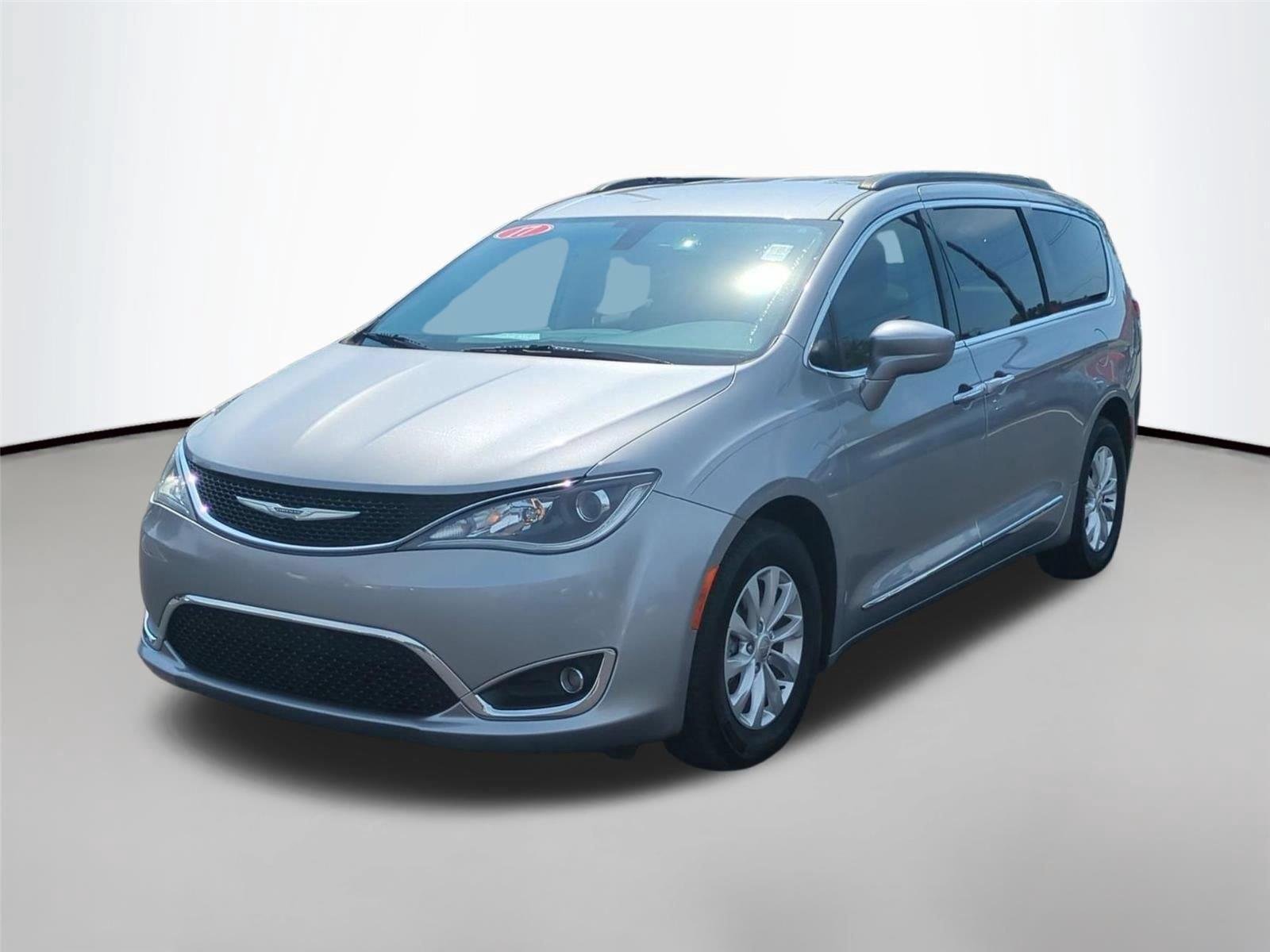 Used 2017 Billet Silver Metallic Clearcoat Chrysler Touring-L image 1