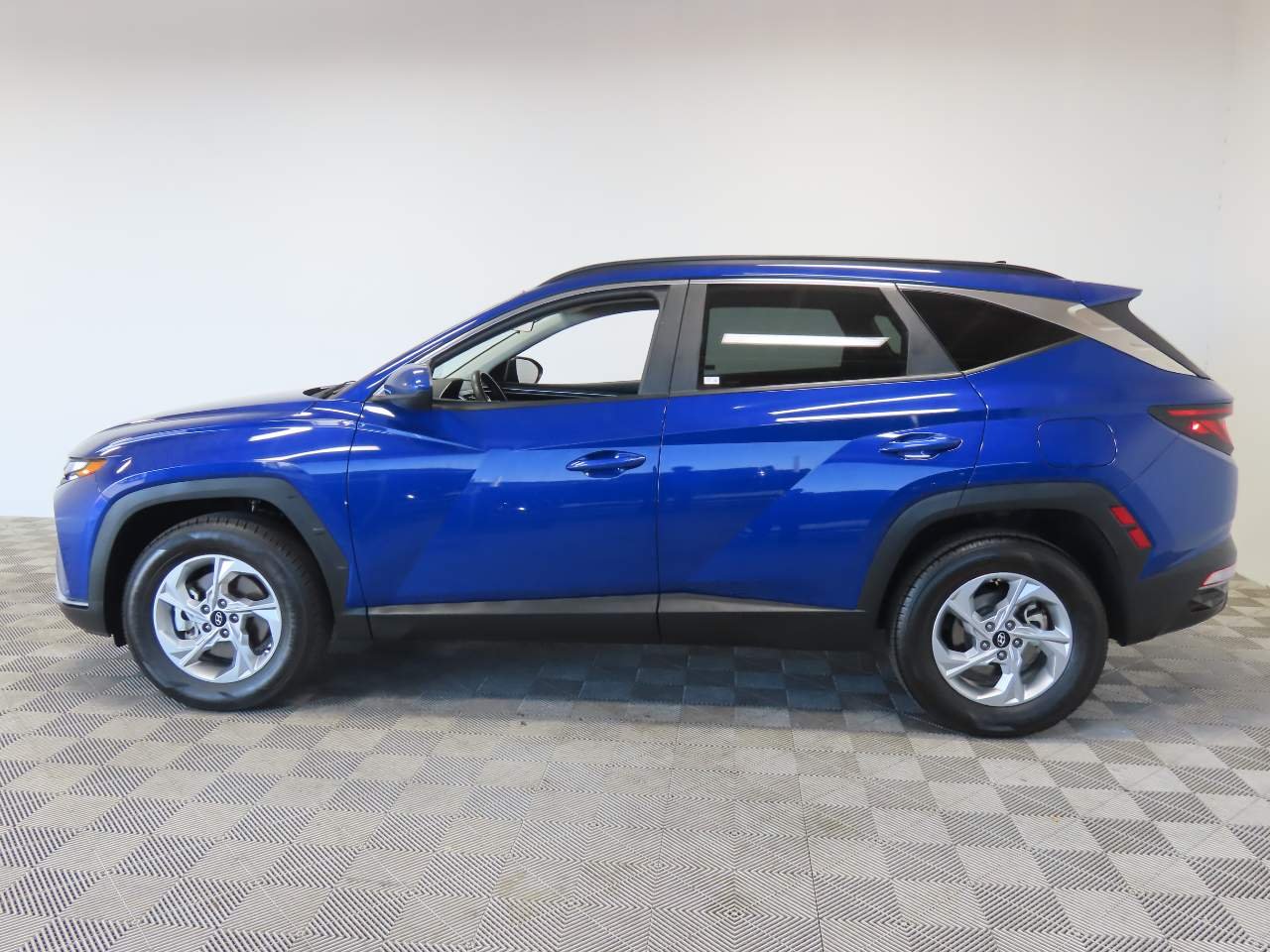 Used 2024 Intense Blue Hyundai SEL image 5