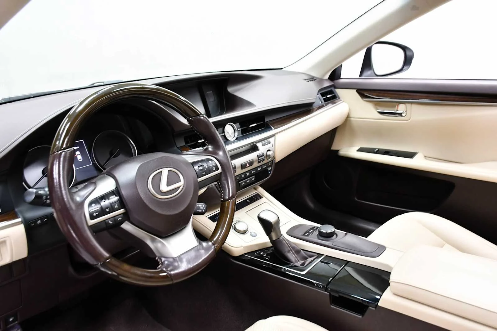 Used 2016 Eminent White Pearl Lexus  image 14