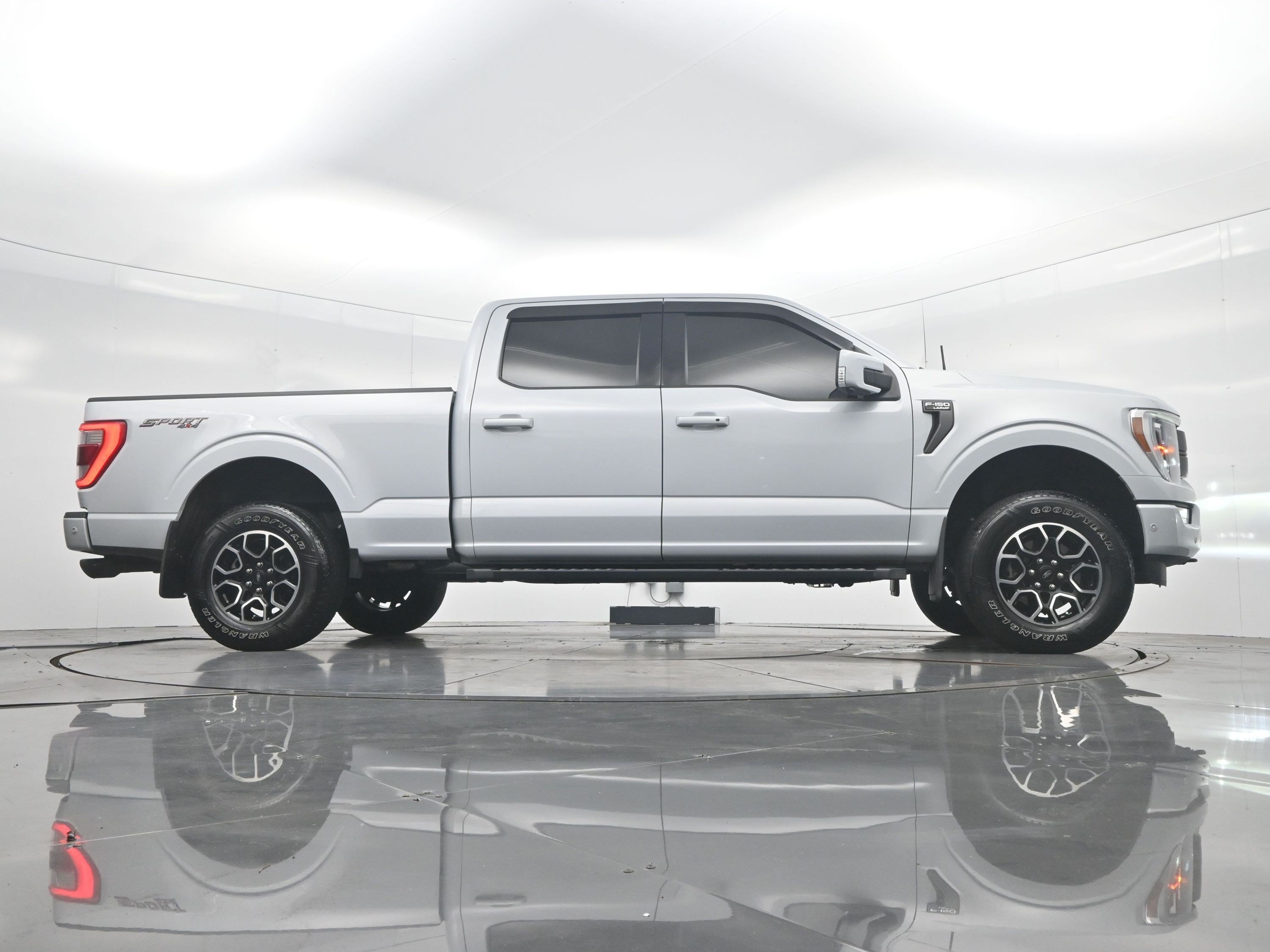 Certified Used 2021 White Metallic Ford LARIAT image 44