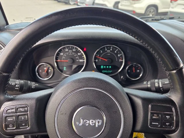 Used 2015 Silver Jeep Unlimited Rubicon image 22