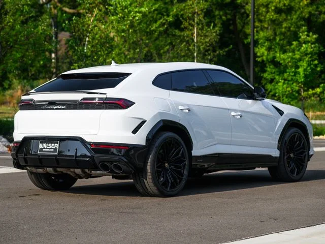 Used 2025  Lamborghini SE image 5