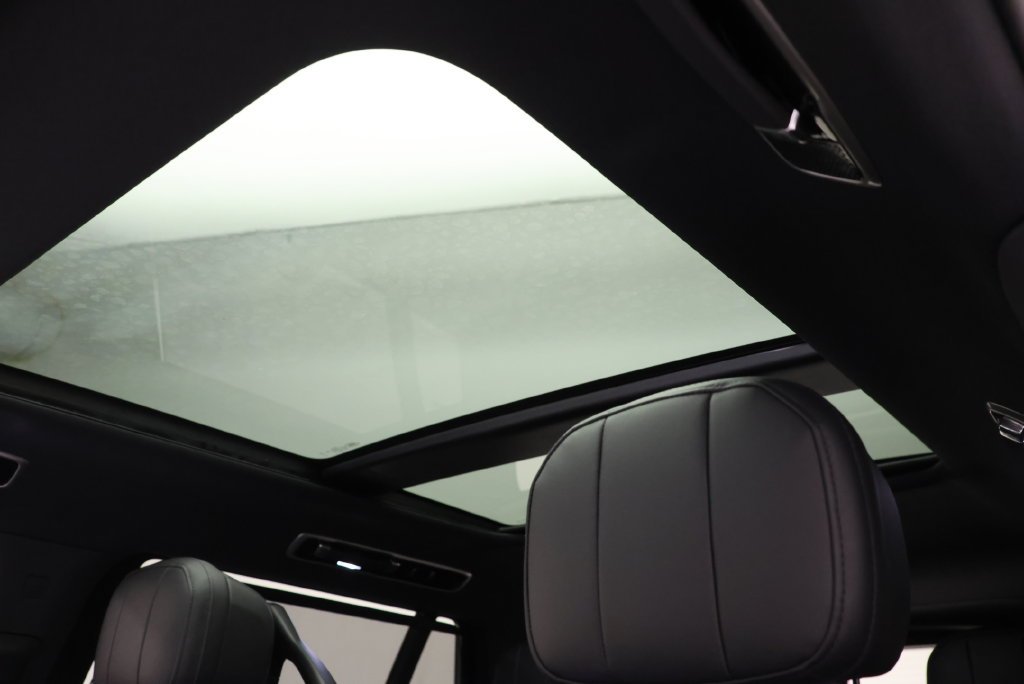New 2027 Fuji White Land Rover SE image 13