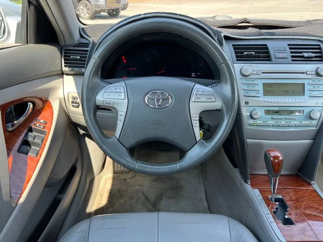 Used 2008 Classic Silver Metallic Toyota LE image 17