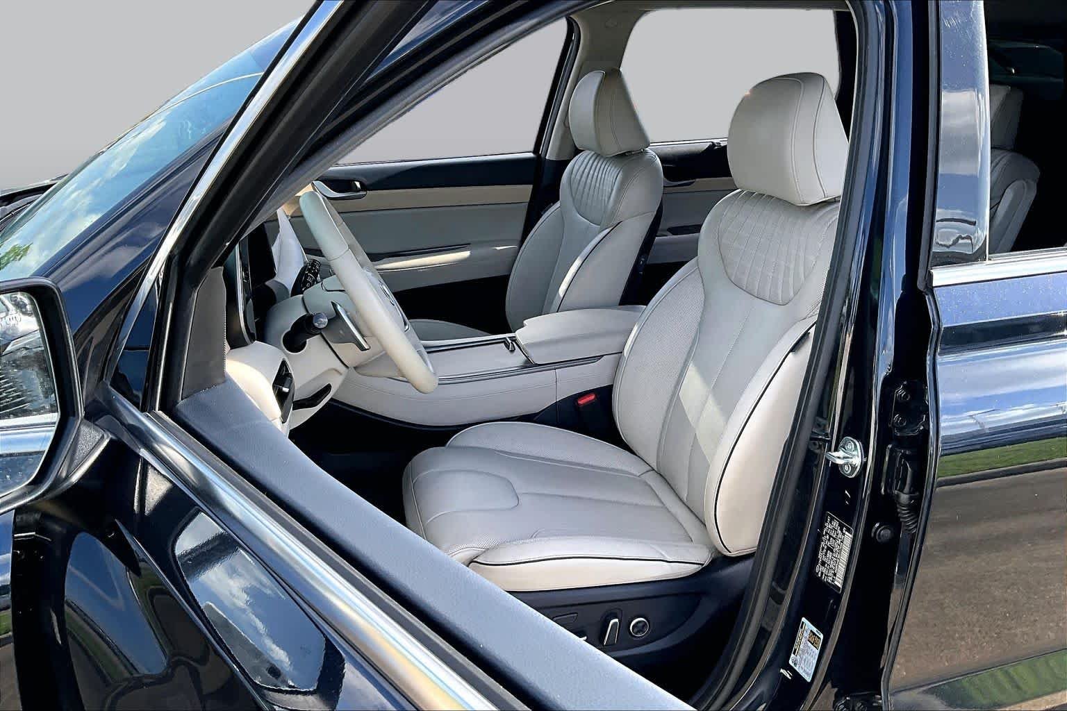 Used 2024 Moonlight Cloud Hyundai Limited image 8