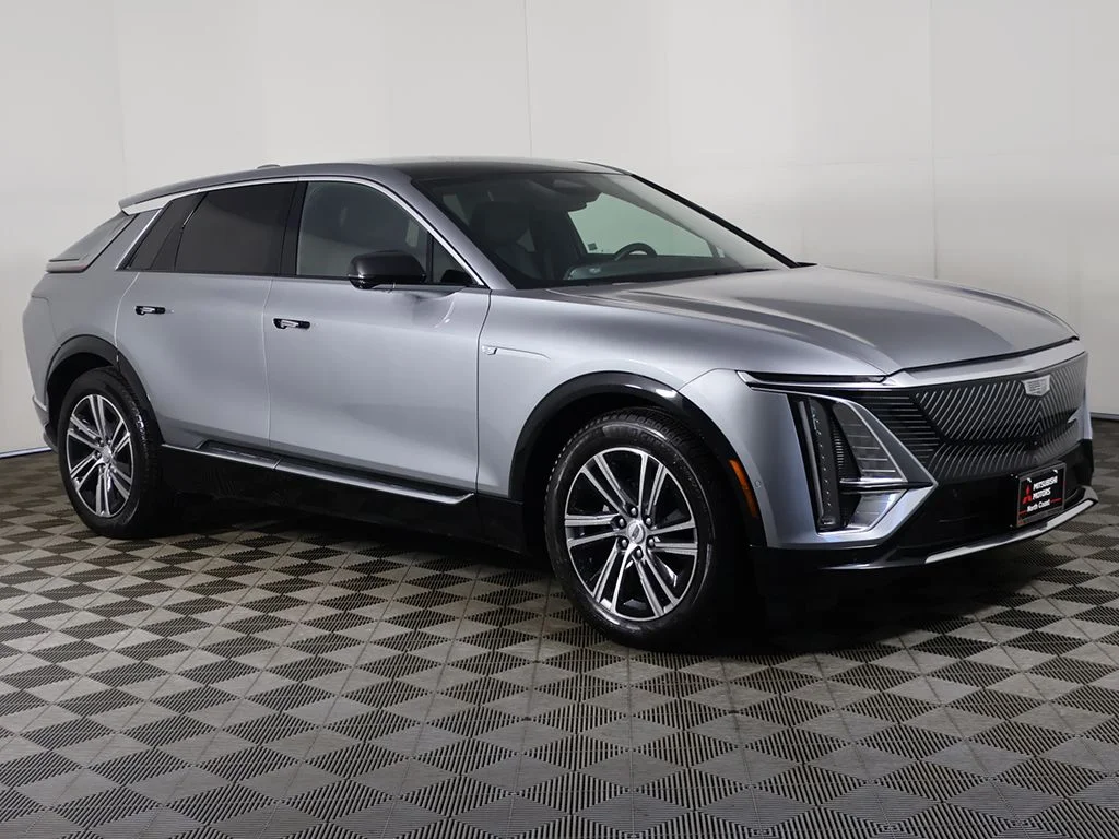 Used 2024 Cadillac LYRIQ Luxury 1 with VIN 1GYKPPRK1RZ132768 for sale in Akron, OH