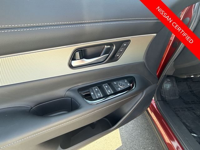 Used 2025 Red Nissan SL image 13