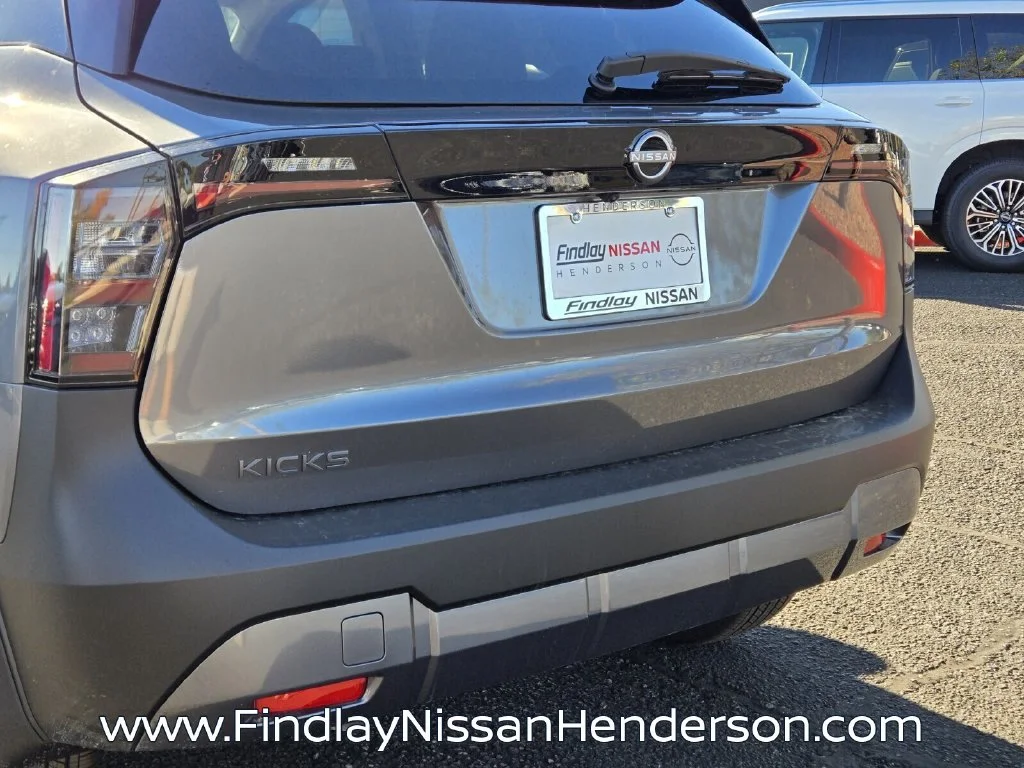 New 2027 Gun Metallic / Scarlet Ember Tintcoat Two-tone Nissan SV image 6