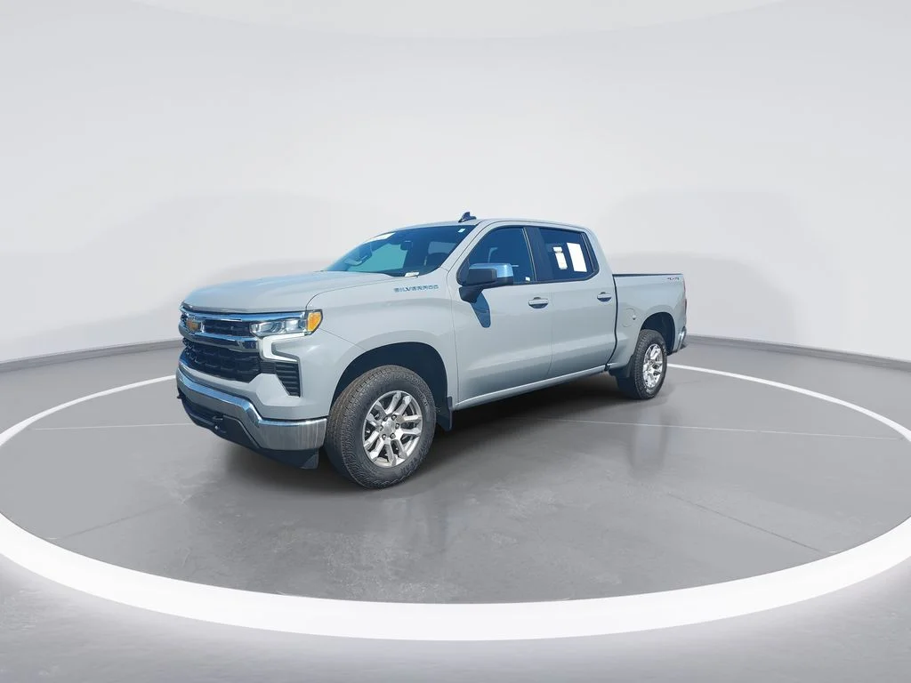 Used 2024 Gray Chevrolet LT image 4