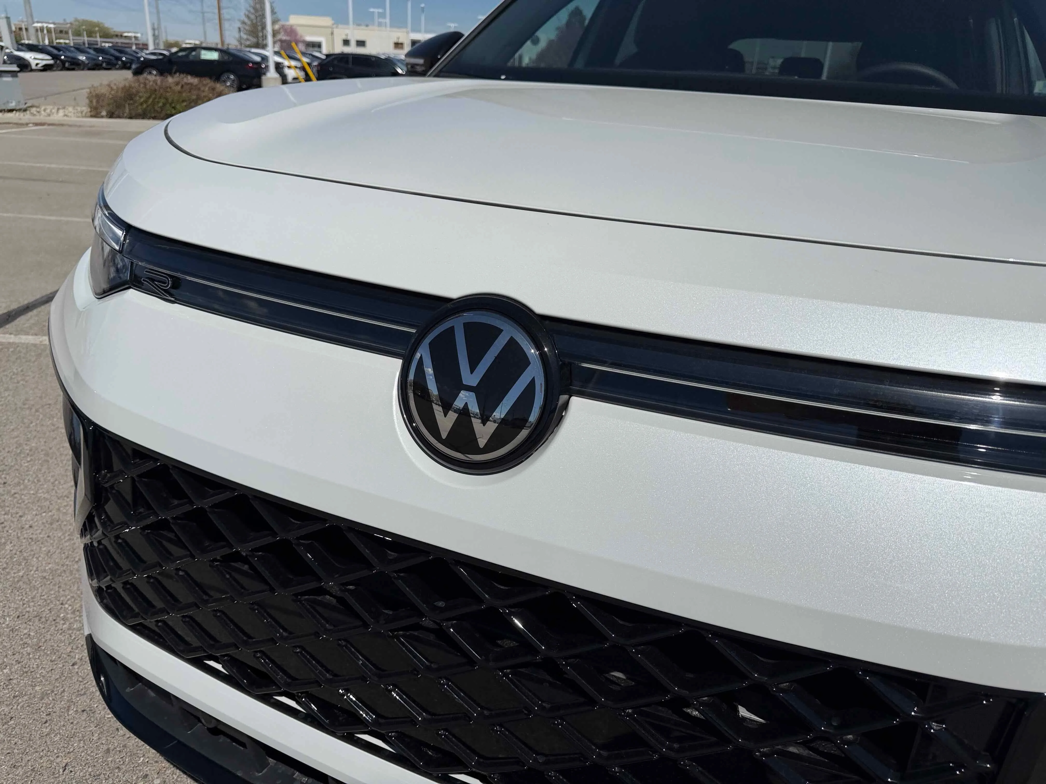 New 2026 Opal White Volkswagen SE R-Line Black image 9