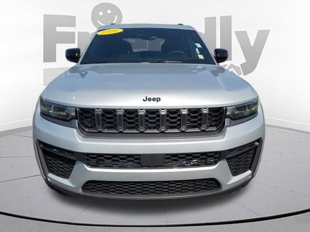 New 2026 Silver Zynith Exterior Paint Jeep Laredo Altitude image 8