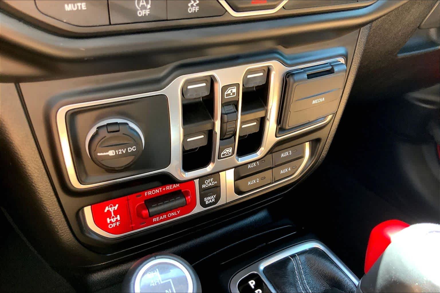 Used 2023 Firecracker Red Clearcoat Jeep Rubicon image 34