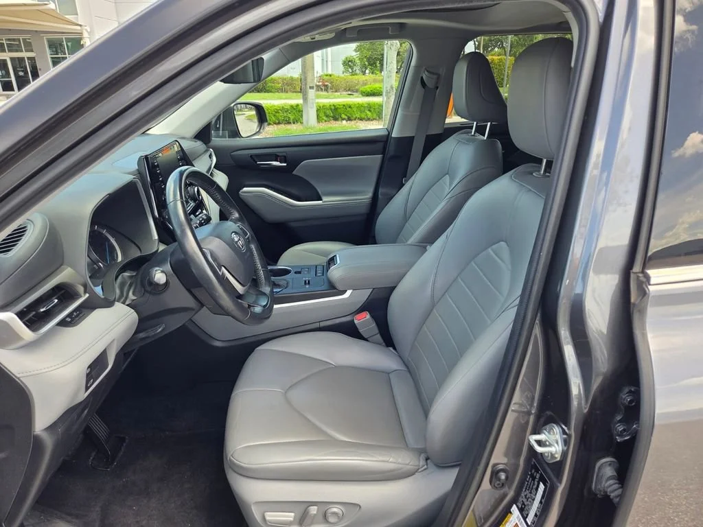 Used 2022 Magnetic Gray Metallic Toyota Hybrid XLE image 11