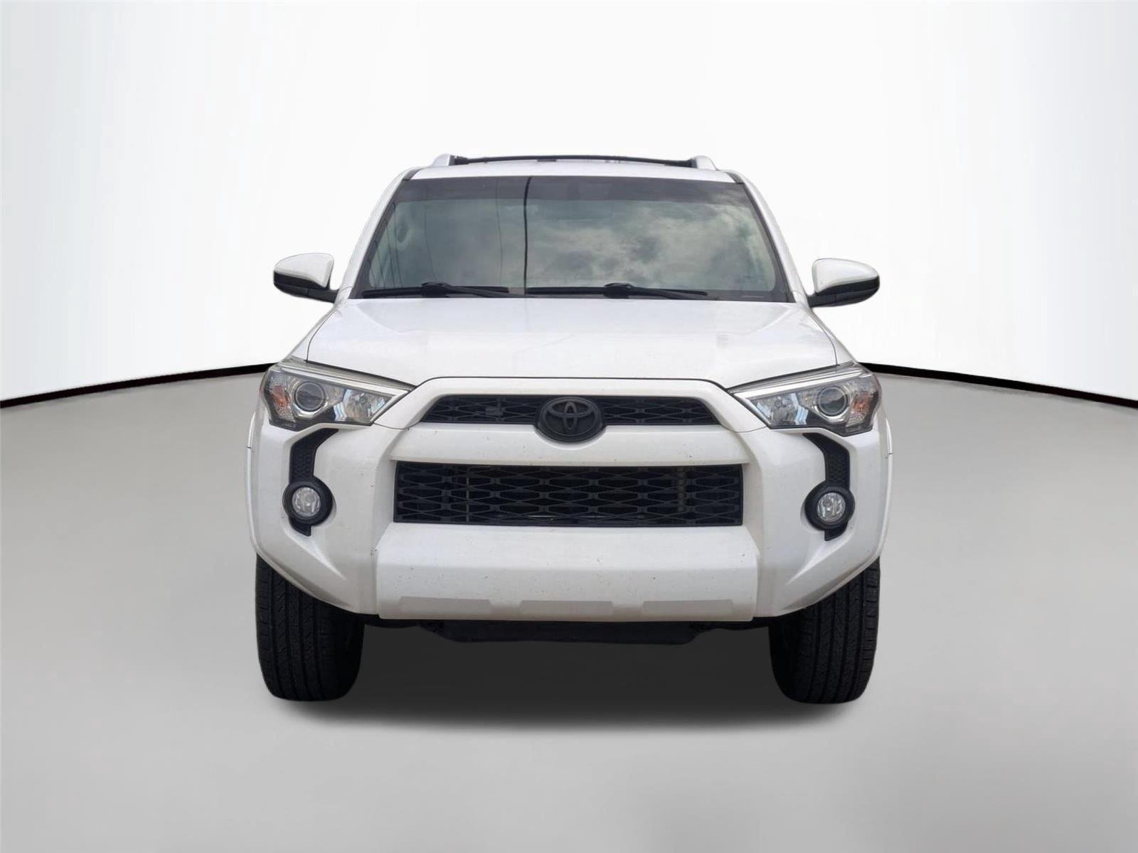 Used 2017 Super White Toyota SR5 image 2