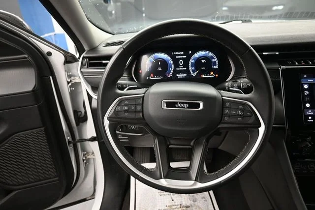 Used 2024 White Jeep Laredo image 21
