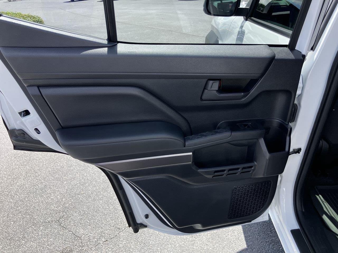 Used 2025 White (Ice Cap) Toyota SR5 image 21