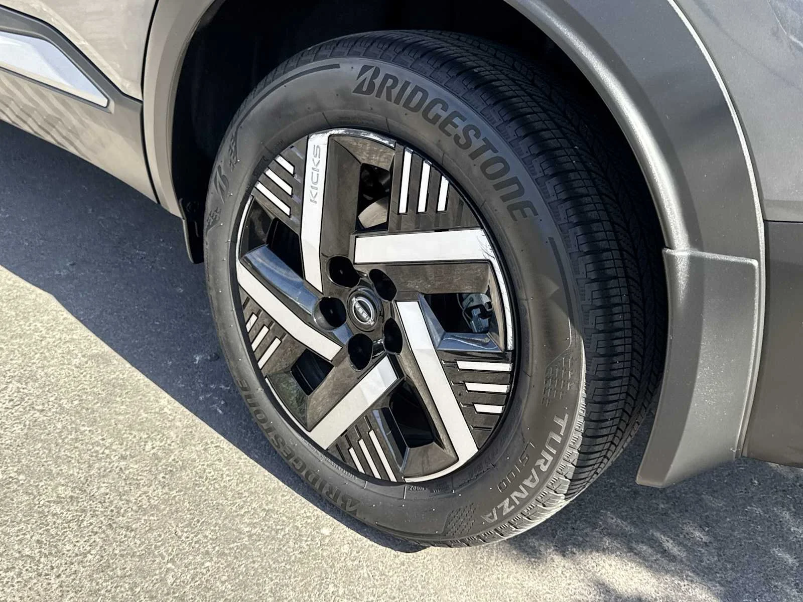 Used 2025 Gun Metallic/Super Black Nissan SV image 20