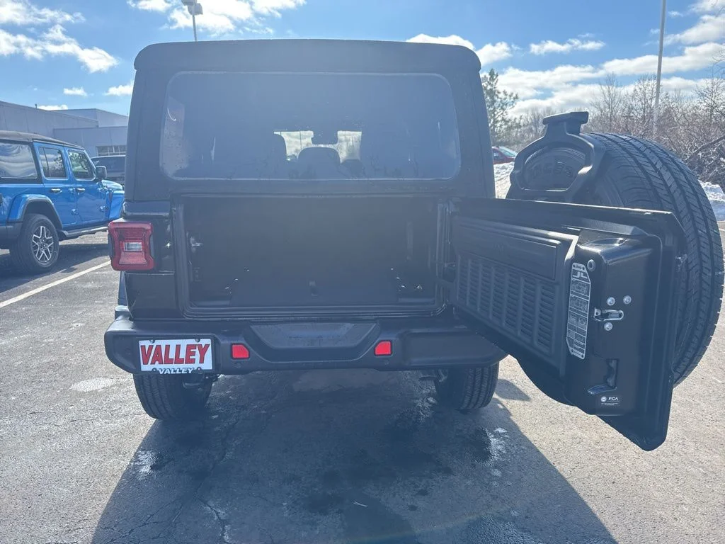 2025 Jeep Wrangler 4-Door Sahara - Photo 34