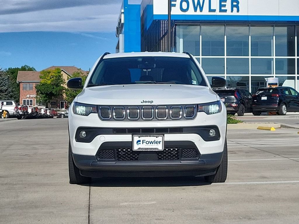 Used 2022 White Jeep Latitude FWD image 3