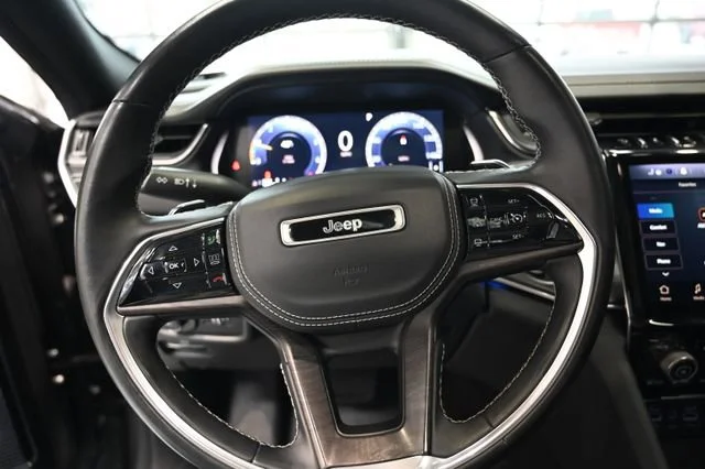 Used 2021  Jeep Overland image 24