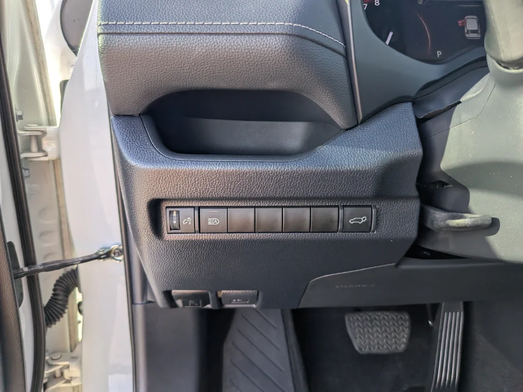 Used 2023 White Toyota XLE image 27