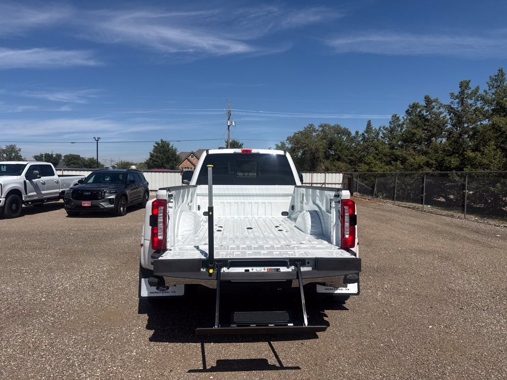 New 2026 Star White Metallic Tri-Coat Ford Lariat image 6