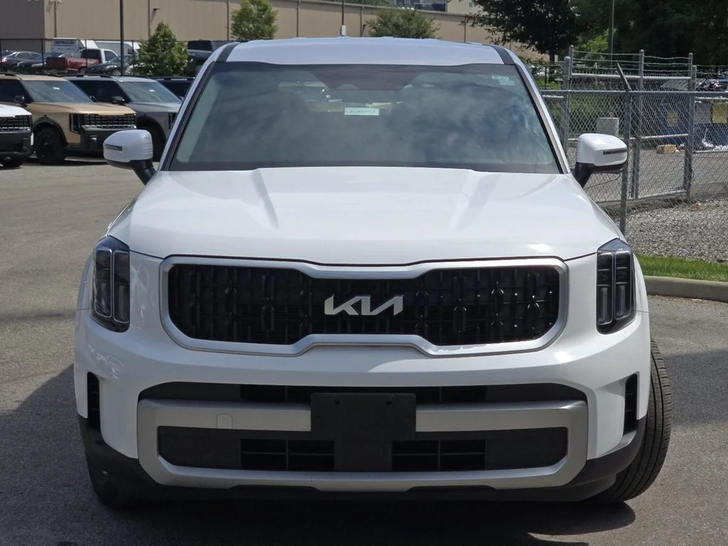 Used 2024 White Kia LX image 11
