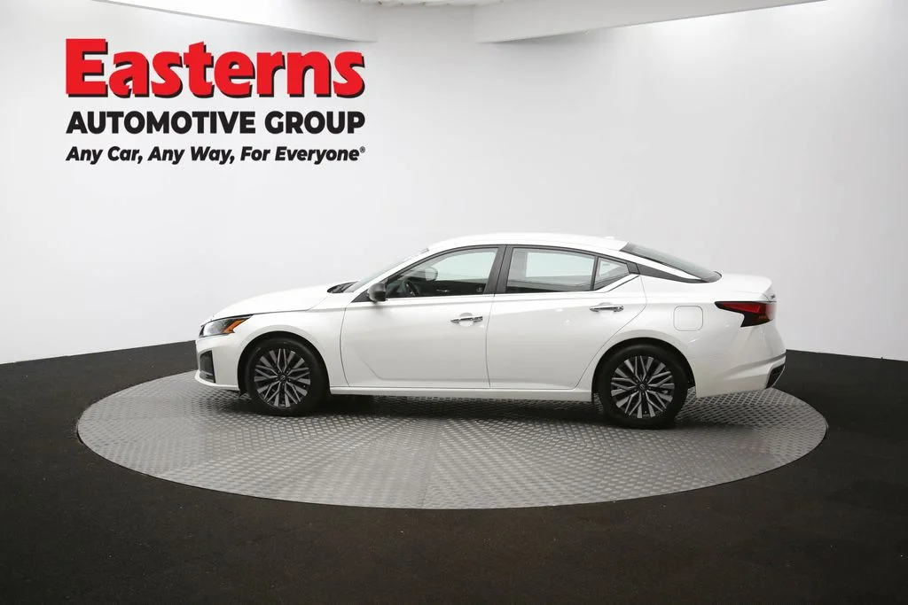 Used 2024 White Nissan 2.5 SV image 59