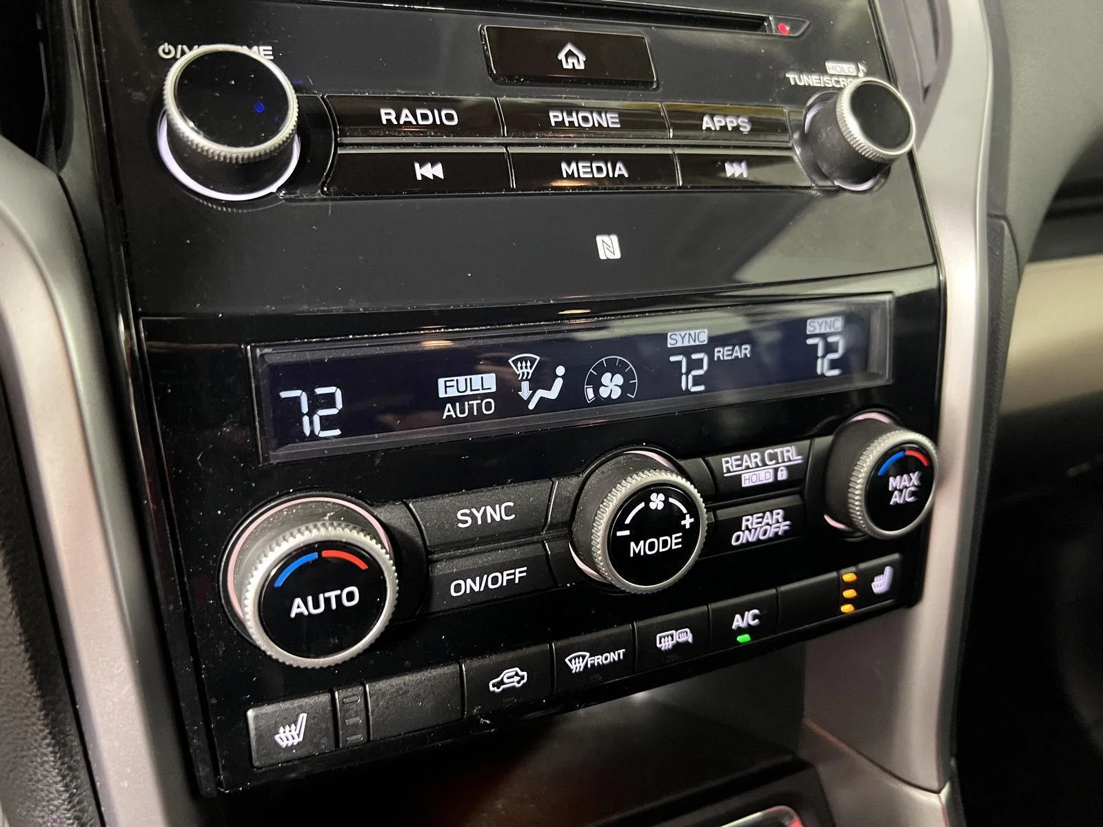 Used 2020 Ice Silver Metallic Subaru Limited image 3