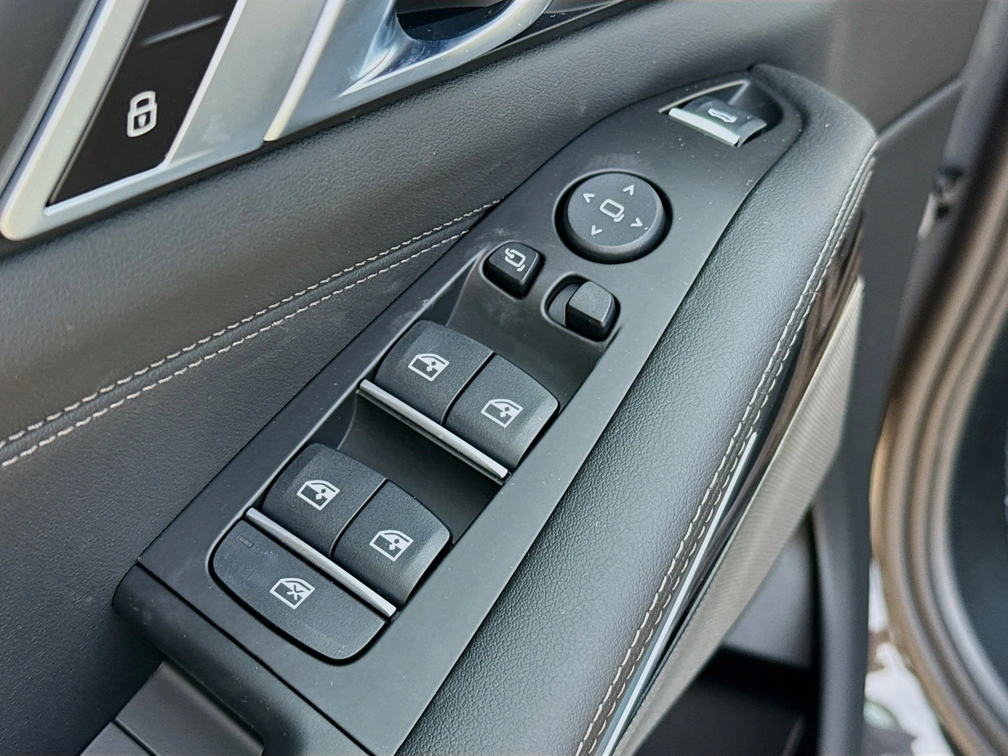 New 2026 Dravit Grey Metallic BMW sDrive40i image 24