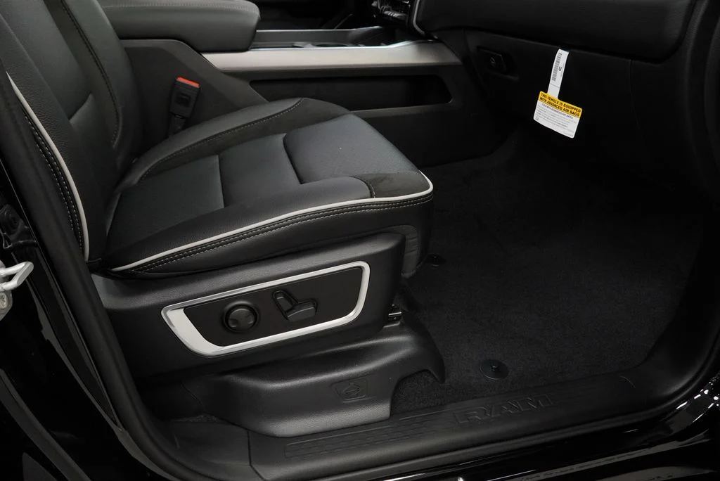 New 2027 Diamond Black Crystal Pearl-Coat Exterior Paint RAM Laramie image 35