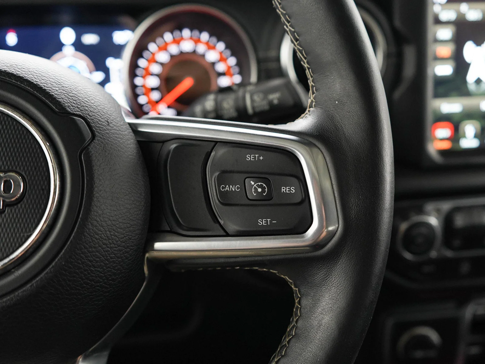 Used 2019 Sting-Gray Clearcoat Jeep Unlimited Sahara image 25