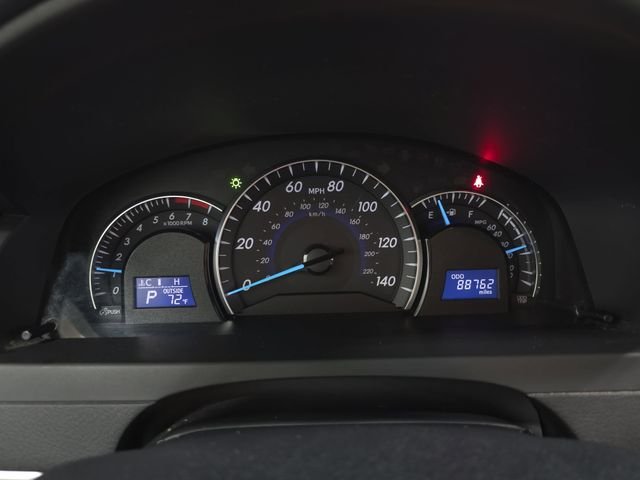 Used 2012 White Toyota XLE image 19