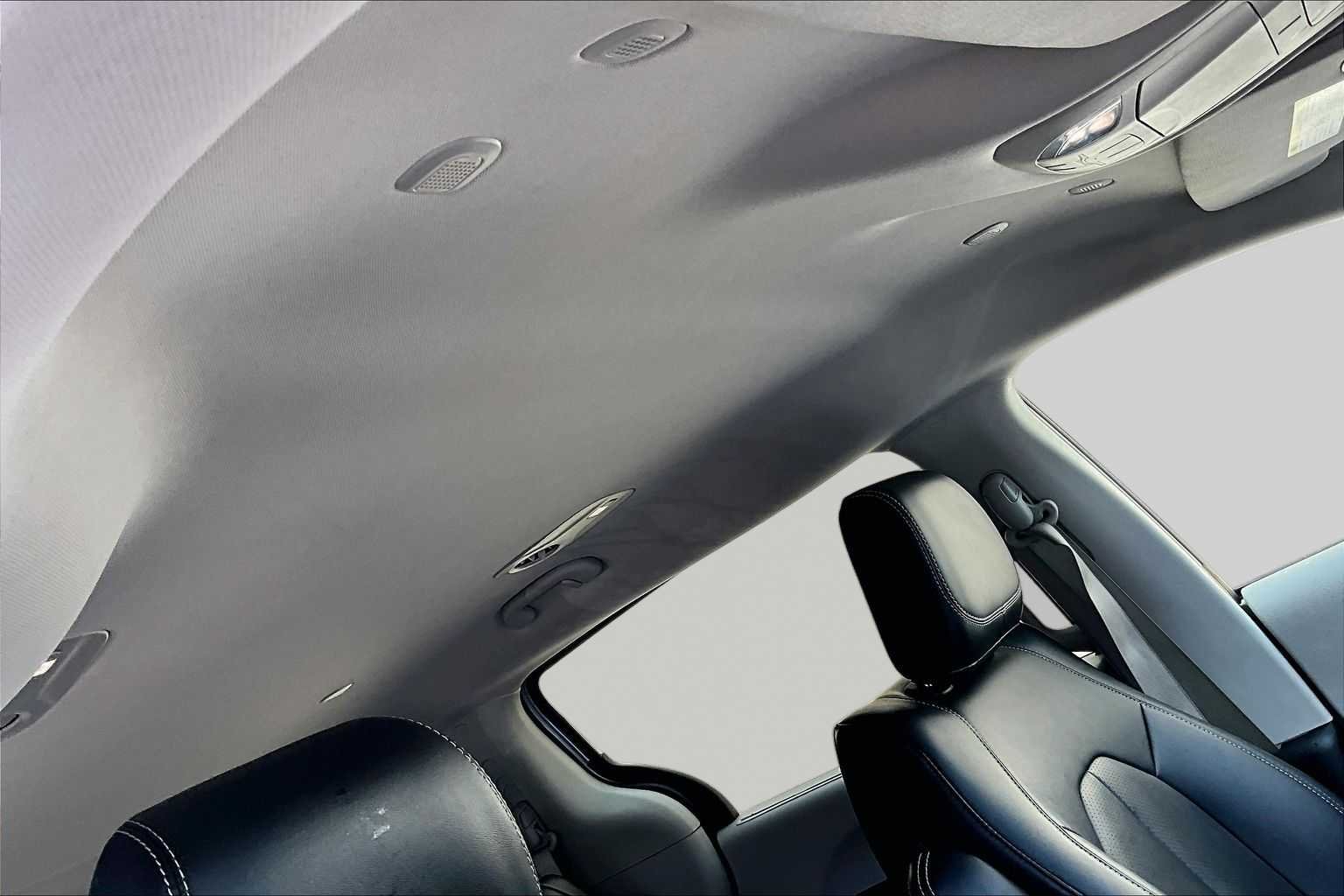 Used 2024 Silver Mist Clearcoat Chrysler Touring L image 14
