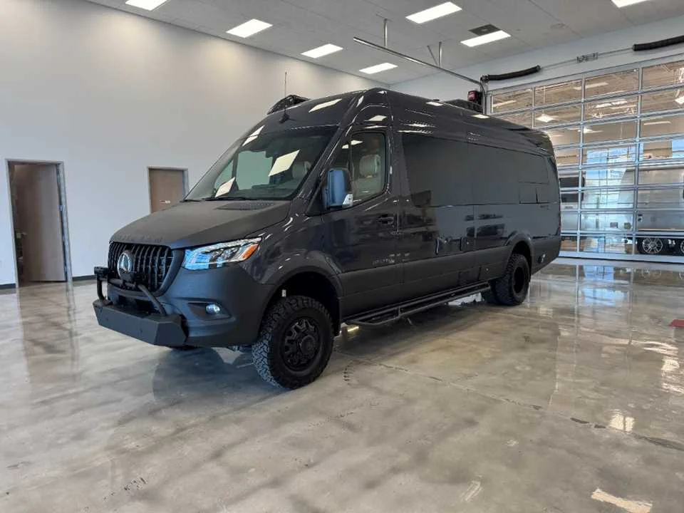 New 2027 TENORITE GREY PREMIUM METALLIC AIRSTREAM  image 4