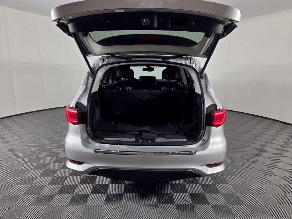 Used 2019 Liquid Platinum INFINITI LUXE image 27