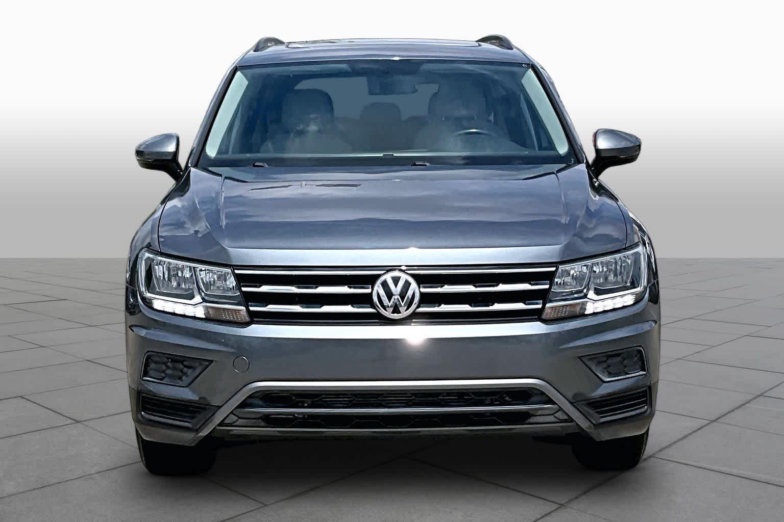 Used 2019 Platinum Gray Metallic Volkswagen SE image 4