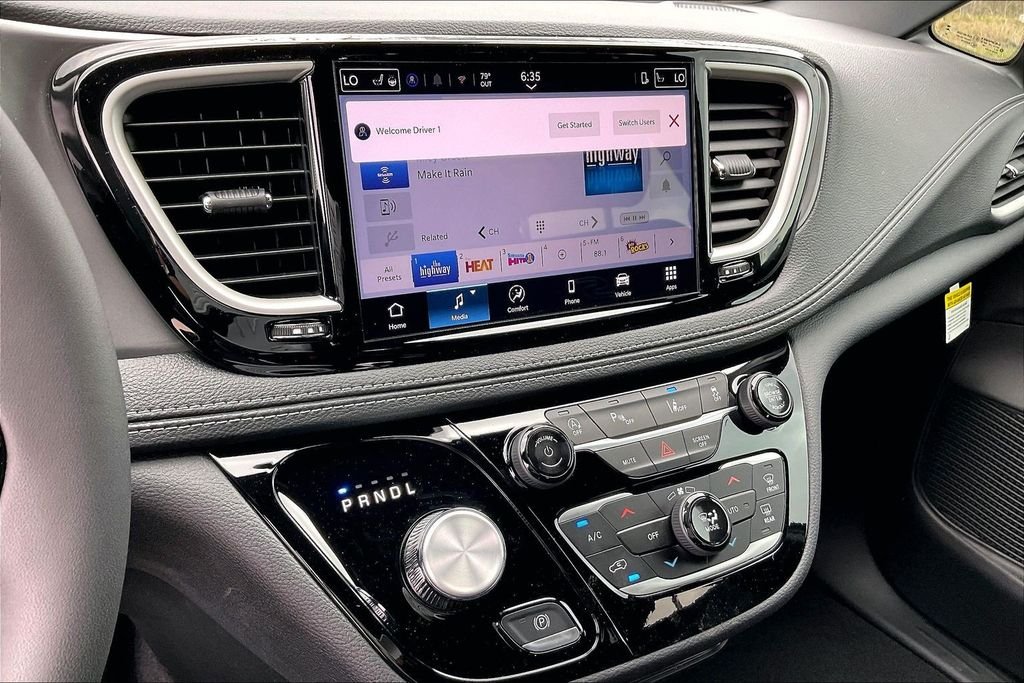 New 2026 Chrysler Pacifica Select 4D Passenger Van