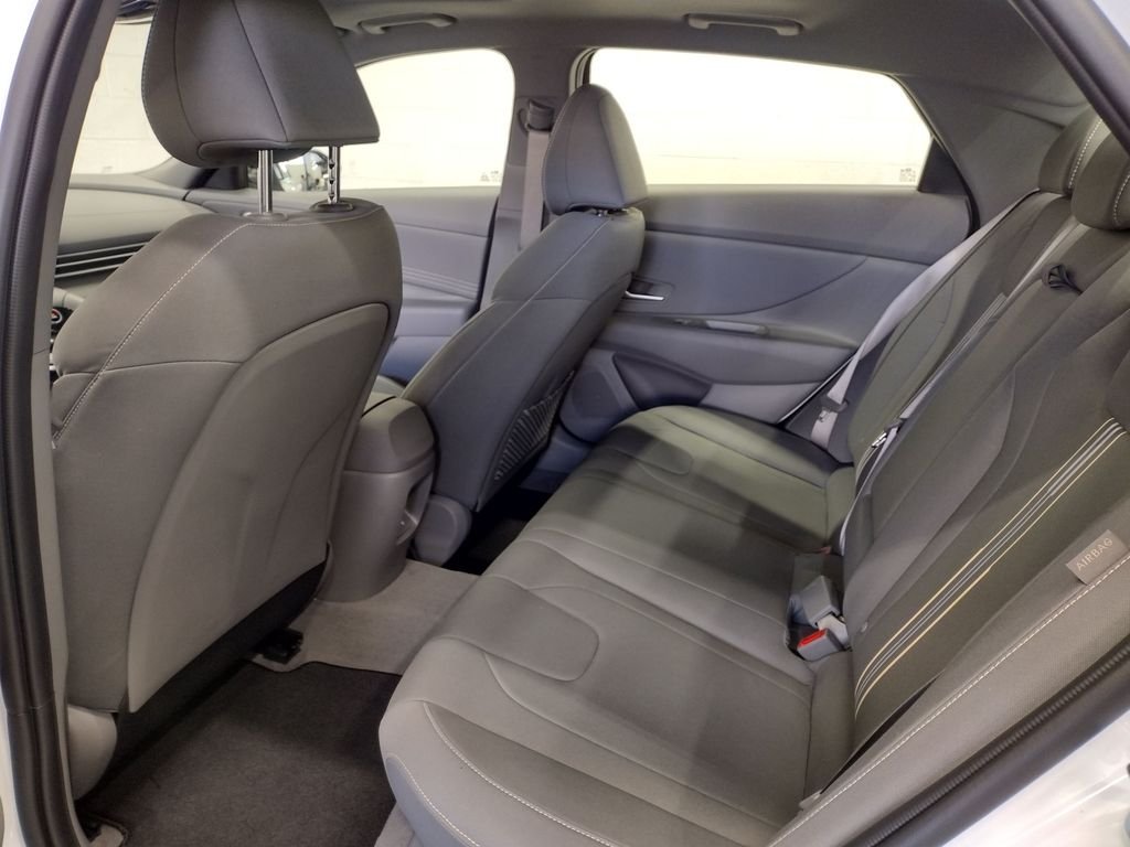 Used 2026 White Hyundai SEL Sport image 20