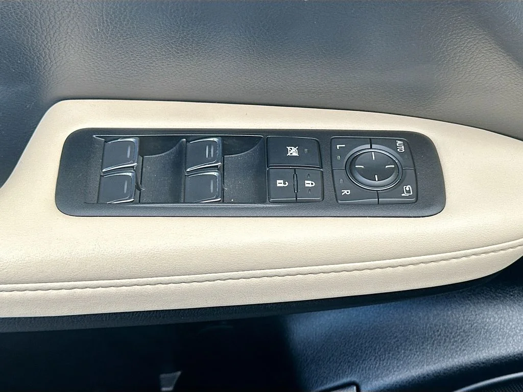 Used 2021 Green Lexus 350 image 17